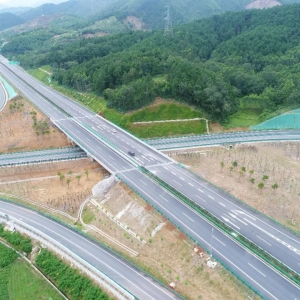 廣西貴隆高速公路通車，科技助力工程安全