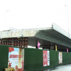 基建狂魔縮影！萬噸橋梁下坡道頂高4.7米成高架平道如何做？ ...