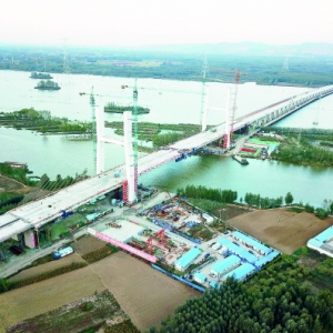 中國北方最長跨湖橋梁合龍