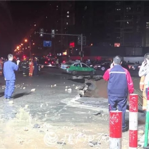 突發：廈門發生大面積地陷，有車輛陷入