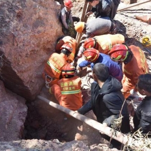 昆明一工地塌方致3人被埋，消防緊急營救，1人不幸遇難 ...