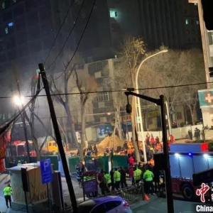 西寧路面塌陷公交車掉入 失聯(lián)人數(shù)上升至10人
